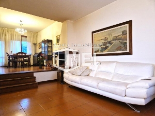 zoom immagine (Appartamento 200 mq, soggiorno, 3 camere, zona Antignano)