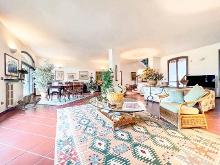 zoom immagine (Villa 500 mq, soggiorno, 5 camere, zona Gattinara)