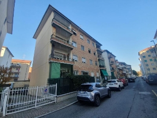 zoom immagine (Appartamento 90 mq, soggiorno, 3 camere, zona Casale Monferrato)