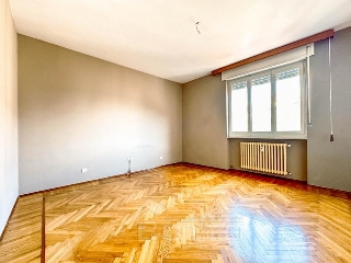 zoom immagine (Appartamento 76 mq, soggiorno, 1 camera, zona Borgosesia)
