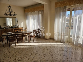 zoom immagine (Appartamento 150 mq, soggiorno, 3 camere, zona Viale Calabria)