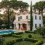Villa 350 mq, soggiorno, 5 camere, zona Vittoria Apuana