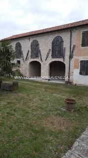 zoom immagine (Rustico 325 mq, soggiorno, più di 3 camere, zona San Biagio di Callalta)