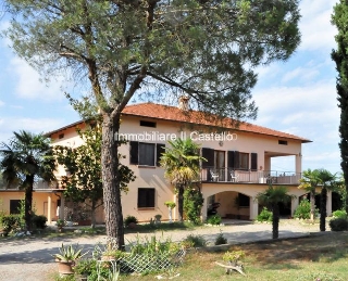 zoom immagine (Villa 350 mq, soggiorno, più di 3 camere, zona Castiglione del Lago)