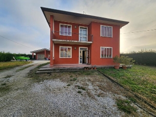 zoom immagine (Casa singola 220 mq, soggiorno, più di 3 camere, zona Camponogara - Centro)