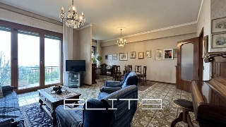 zoom immagine (Appartamento 175 mq, soggiorno, 4 camere, zona Borgo Rodi)