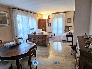 zoom immagine (Appartamento 300 mq, soggiorno, 3 camere, zona Ponte di Brenta)