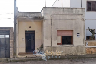 zoom immagine (Casa singola 90 mq, soggiorno, 2 camere, zona Taviano)