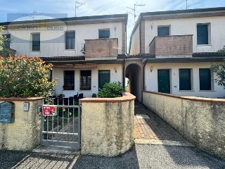 zoom immagine (Casa a schiera 115 mq, 2 camere, zona Santa Maria Codifiume)