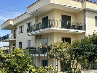 zoom immagine (Appartamento 95 mq, soggiorno, 2 camere, zona Torre del Greco)