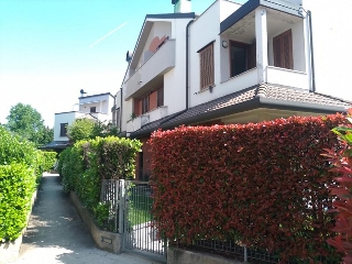 zoom immagine (Appartamento 180 mq, soggiorno, 3 camere, zona San Biagio / Cazzaniga)