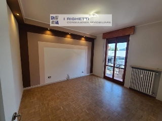 zoom immagine (Appartamento 110 mq, soggiorno, 3 camere, zona Borgo Nuovo)
