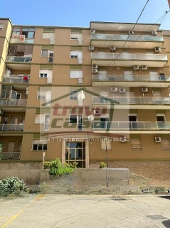 zoom immagine (Appartamento 135 mq, soggiorno, 3 camere, zona Teocrito)