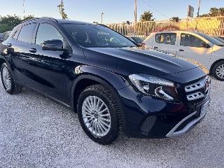 zoom immagine (MERCEDES-BENZ GLA 200 d Automatic Business)