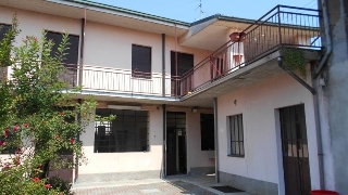 zoom immagine (Casa singola 370 mq, soggiorno, più di 3 camere, zona Castano Primo - Centro)