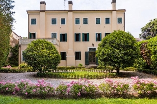 zoom immagine (Palazzo 1000 mq, soggiorno, 12 camere, zona Montagnana)