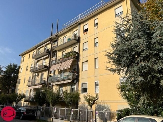 zoom immagine (Appartamento 100 mq, soggiorno, 3 camere, zona Borgo San Giuliano)