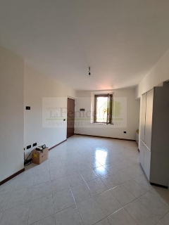 zoom immagine (Appartamento 90 mq, soggiorno, 2 camere, zona Castel Goffredo - Centro)