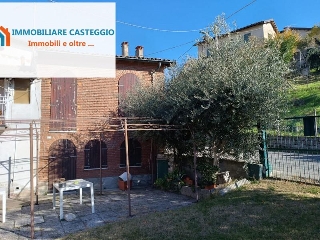zoom immagine (Casa singola 150 mq, soggiorno, 2 camere, zona Santa Giuletta)