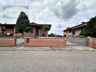zoom immagine (Bifamiliare 172 mq, soggiorno, 2 camere, zona Santa Maria Codifiume)